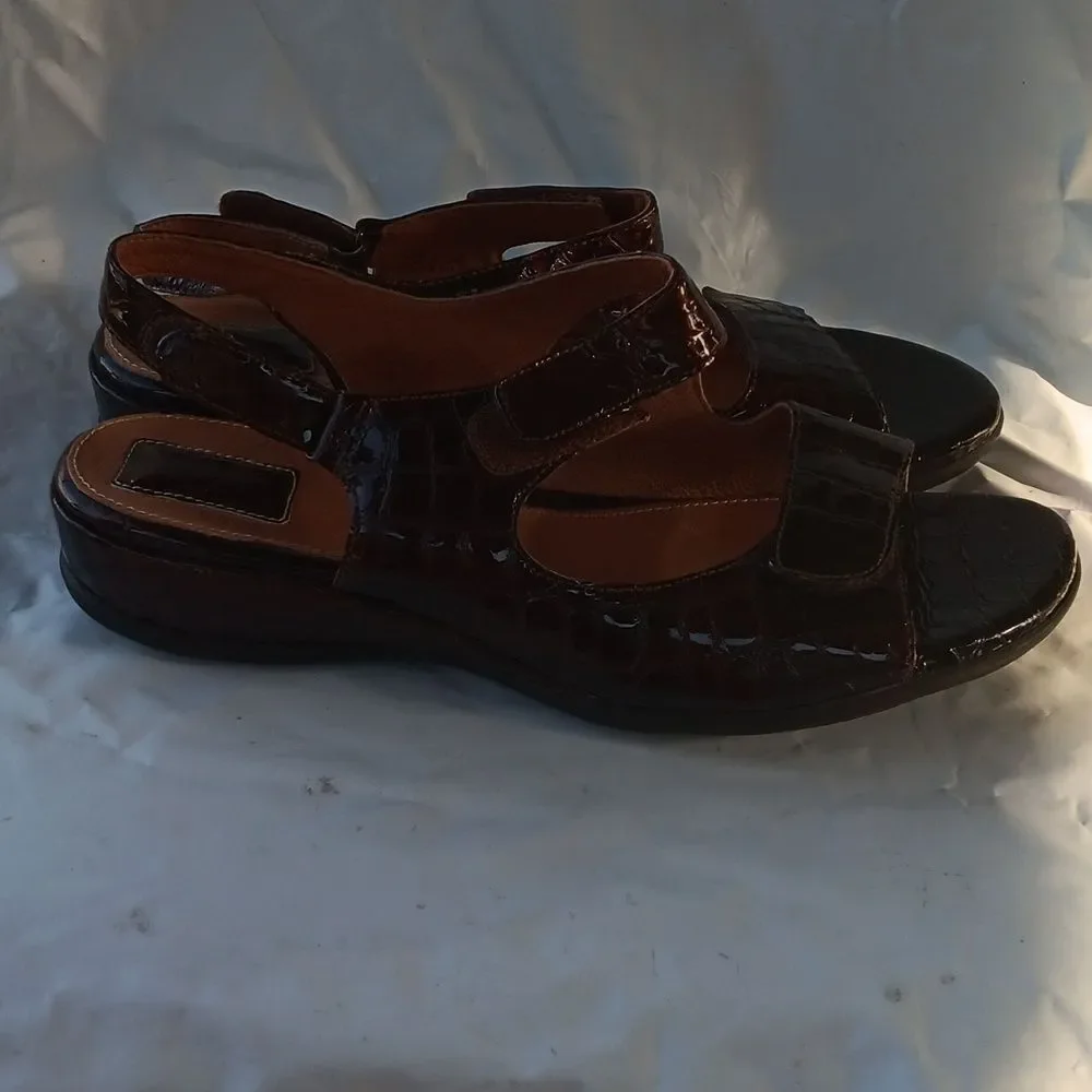 Clarks Artisan Brown Sandals Comfortable Flip-Flops Size 11XW